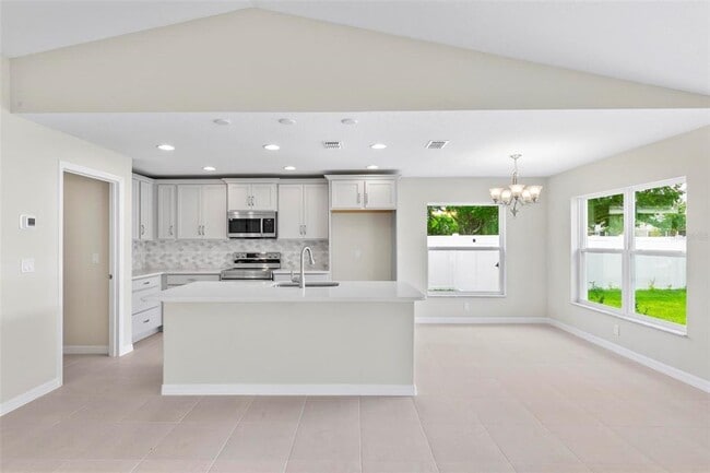 Building Photo - 11 Buffalo Grove Dr