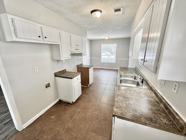 Building Photo - 7242 Rose Trail Dr