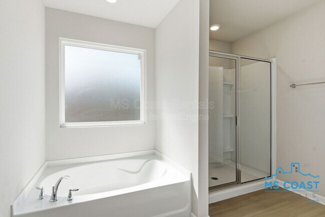 Building Photo - 1042 Enclave Cir