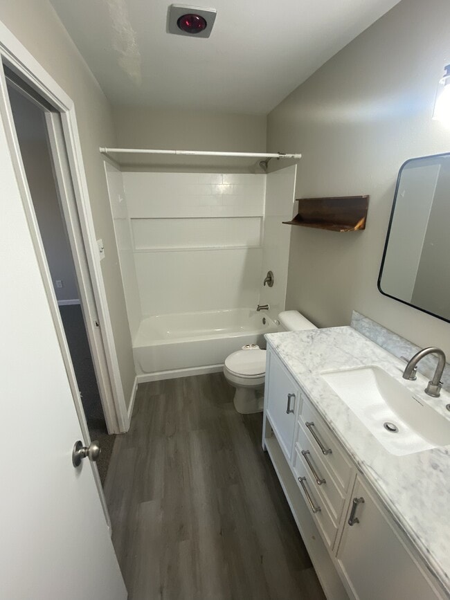 Building Photo - 992 Park Meadow Dr