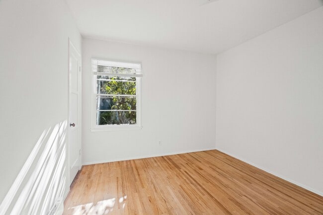 Building Photo - 13218 Lake St