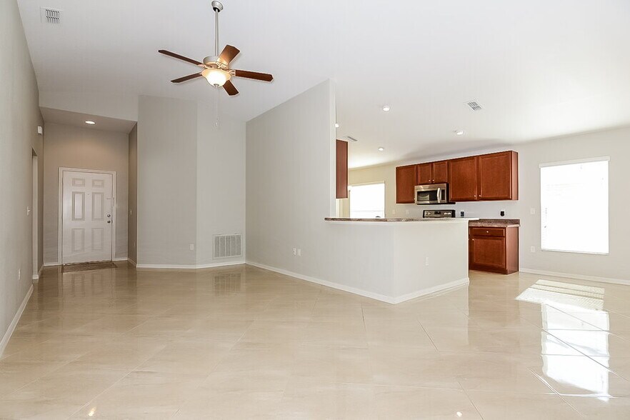 Building Photo - 6400 Twin Bridges Dr