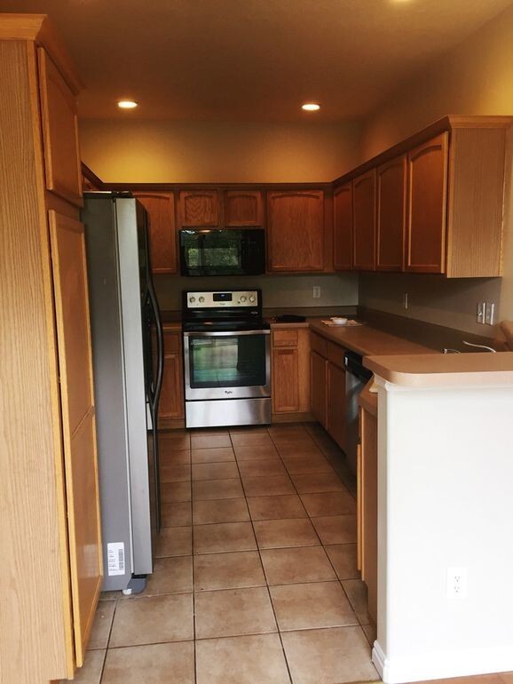 Building Photo - Pet friendly 3 bed/2.5 bath for Rent in Bl...