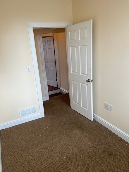 Bedroom - 1721 McCullough St