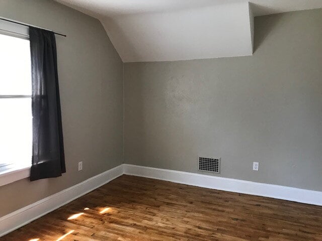 Building Photo - 3 Bedroom Home with Bonus Room - Available September 1st
