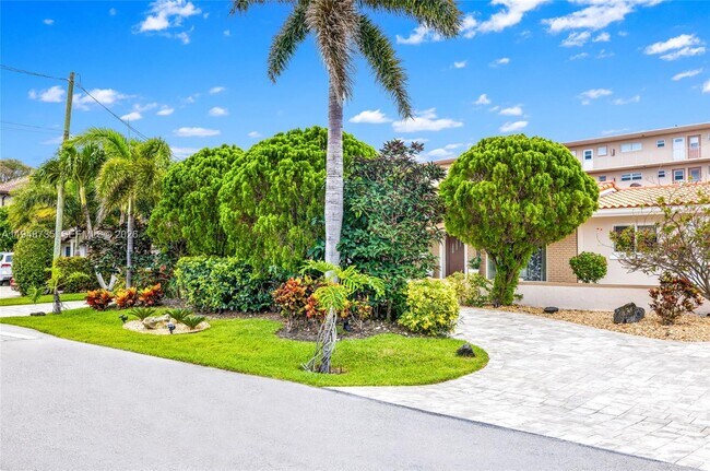 Building Photo - 1960 Coral Reef Dr