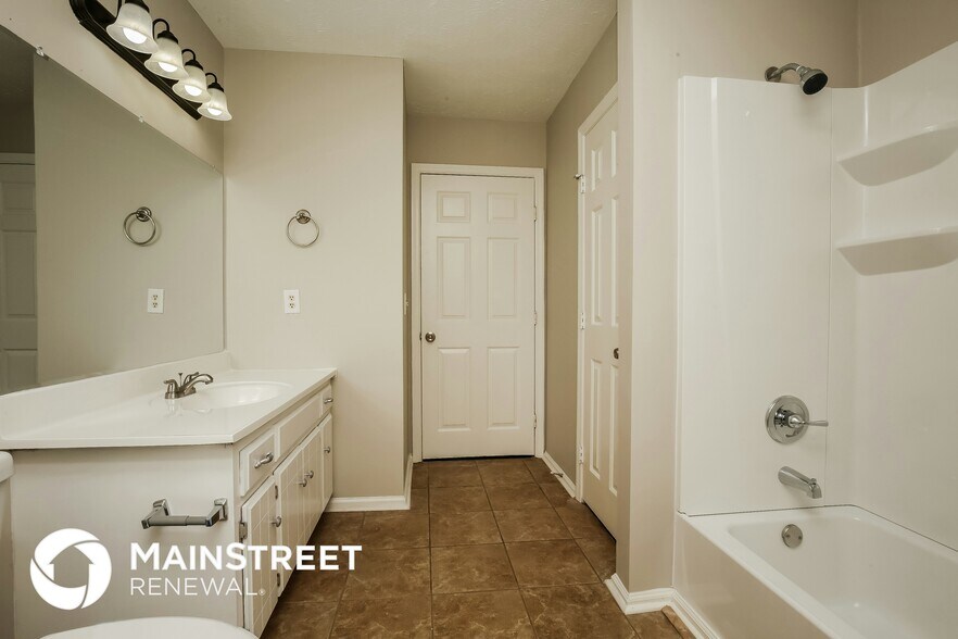 Building Photo - 808 Albin Ct