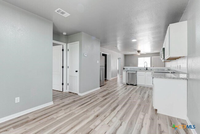Building Photo - 2321 Terrace Dr