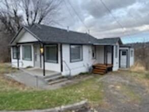 Building Photo - Charming 2 Bedroom Home on Corner Lot