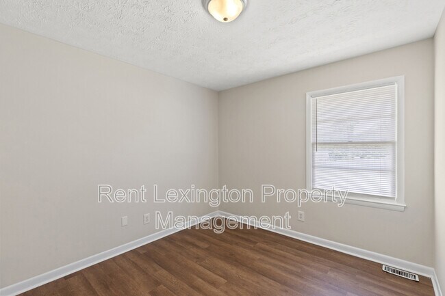 Building Photo - 1222 Trent Blvd