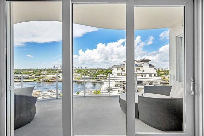 Building Photo - 612 Bayshore Dr