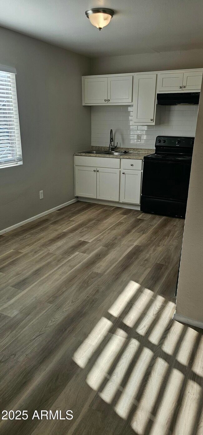 Building Photo - 1551 E Christy Dr