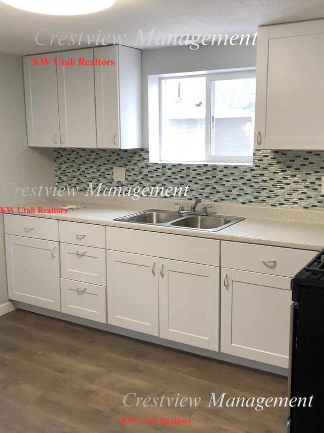 Building Photo - Monroe Blvd Duplex