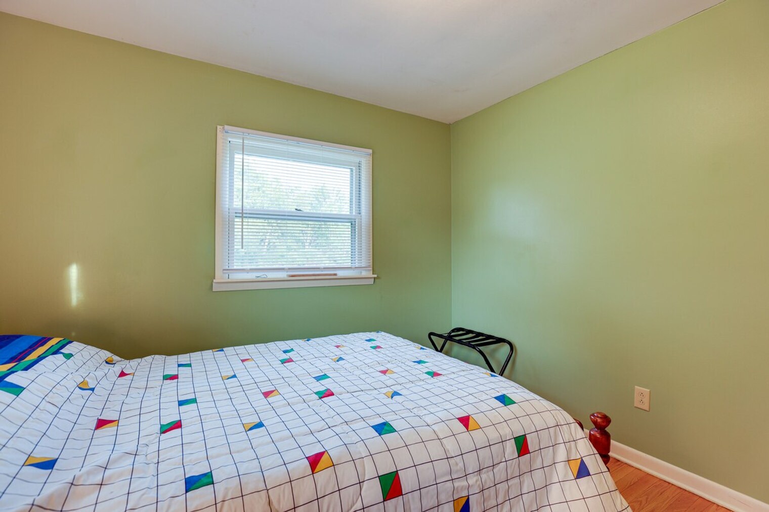 Building Photo - 2 Deo St