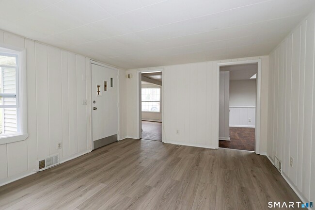 Building Photo - 121 Westport Rd