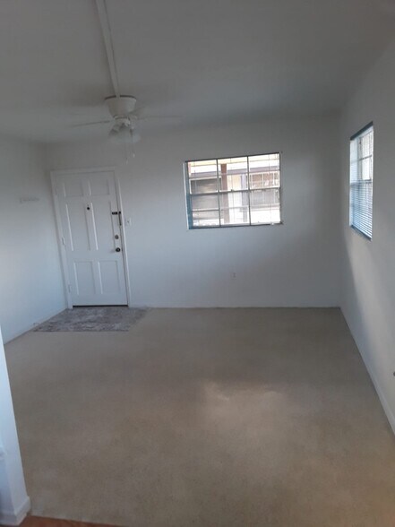 living - 405 Adams Ave
