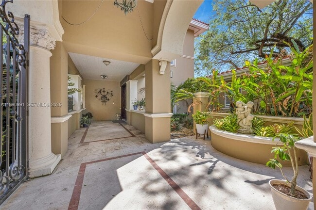 Building Photo - 6200 Granada Blvd