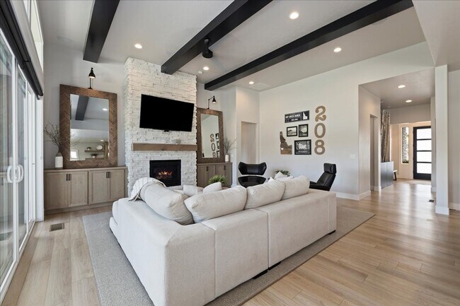 Building Photo - Gorgeous 4-Bedroom Home in Dry Creek Ranch...