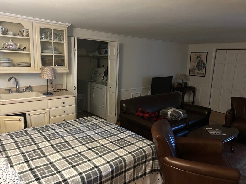 Building Photo - 1315 Mayhew Tpke