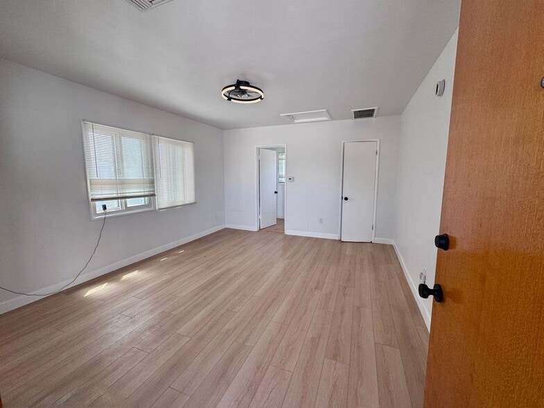 Building Photo - 2504 W 85th St