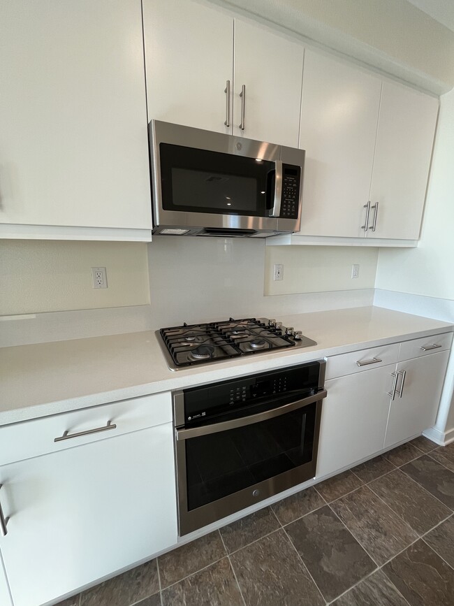 Gas Stove/Oven/Microwave - Counter Space - 8183 Spirit St