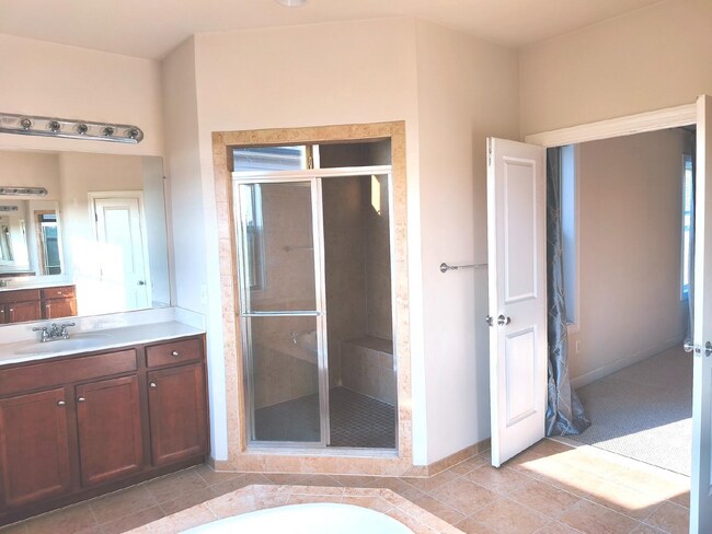 Building Photo - Luxurious Single-Family Home in Vibrant One Loudoun!