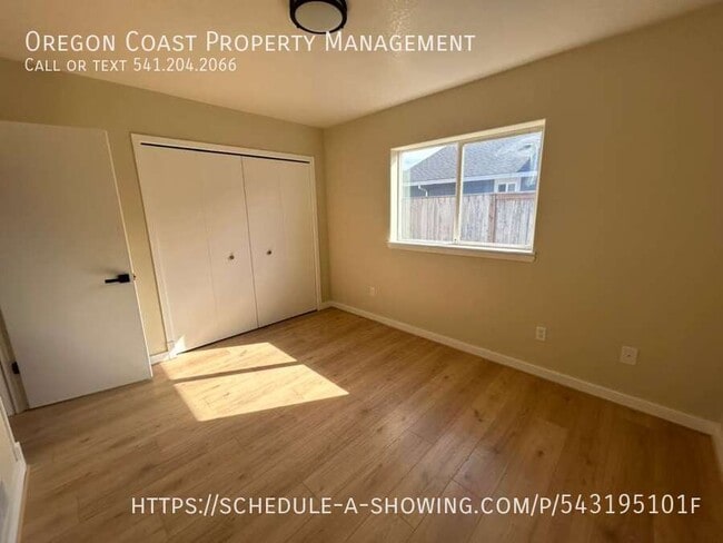 Building Photo - 903 Evergreen Dr