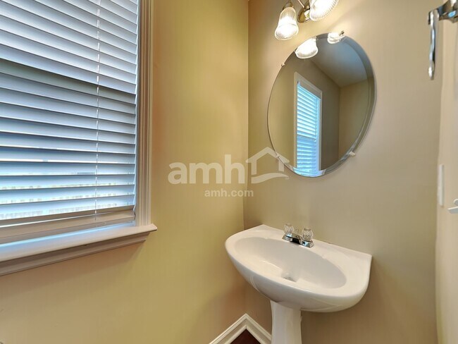 Building Photo - 1542 Cardinal Ln