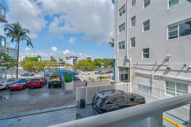 Building Photo - 2457 Collins Ave