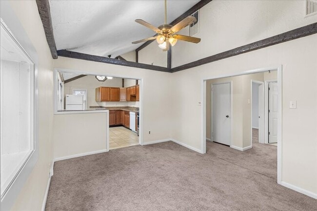 Building Photo - 127 E Pine St