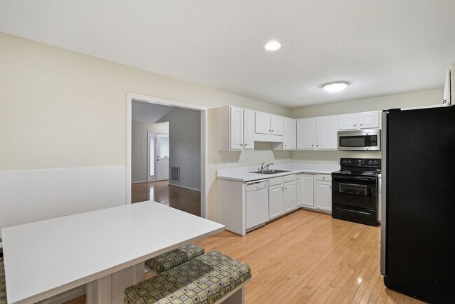 Building Photo - 1701 Willa Pl Dr