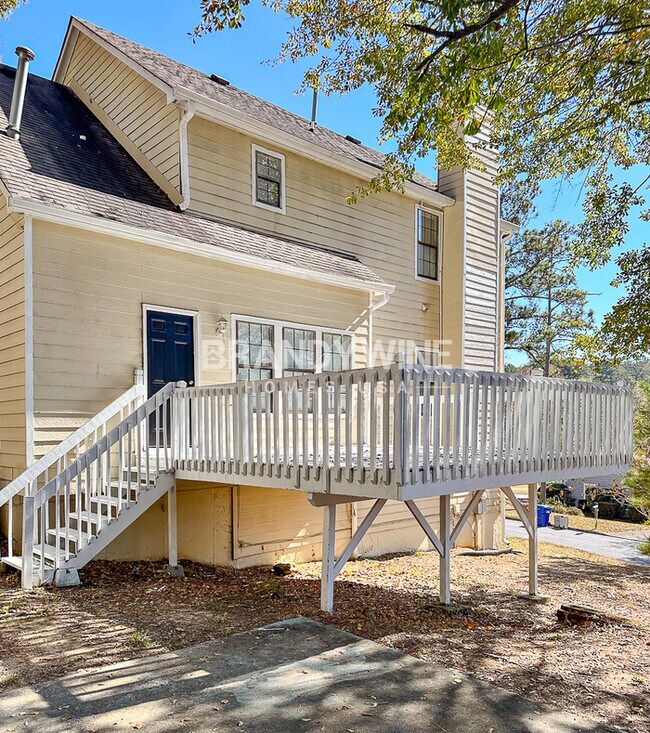 Building Photo - One month FREE RENT!