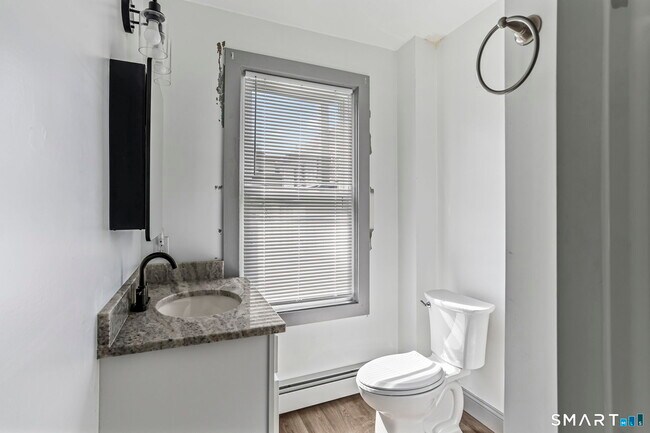 Building Photo - 63 Reynolds St