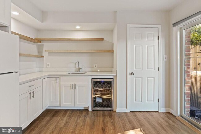 Building Photo - 1454 McLean Mews Ct