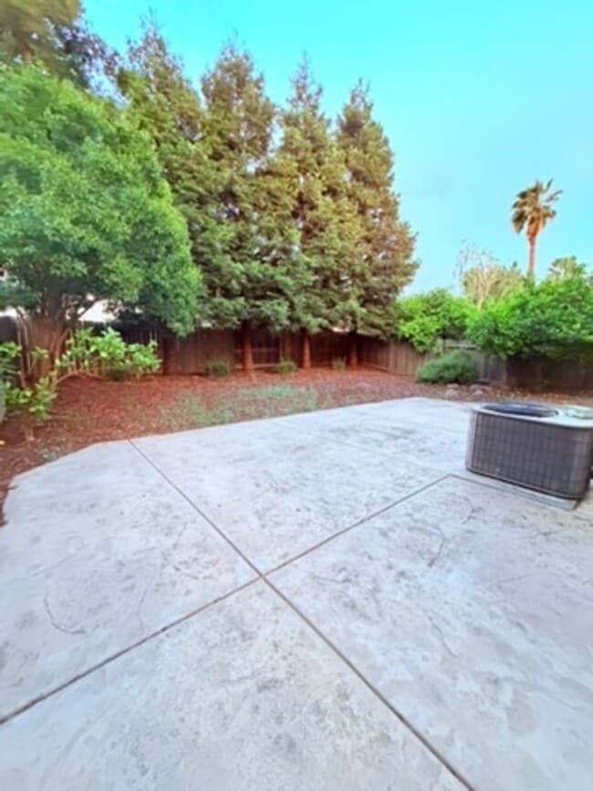 Building Photo - Bright & Spacious 4BD/3BA Home with Downstairs Bed/Bath in Elk Grove