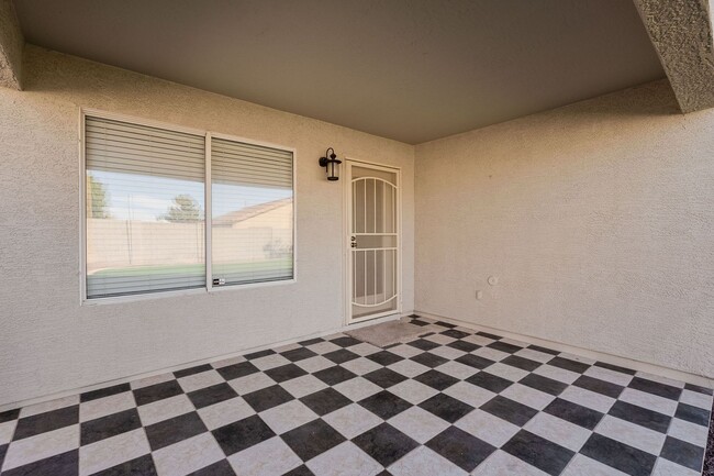 Building Photo - YEAR END MOVE IN SPECIAL!  NEWLY RENOVATED...