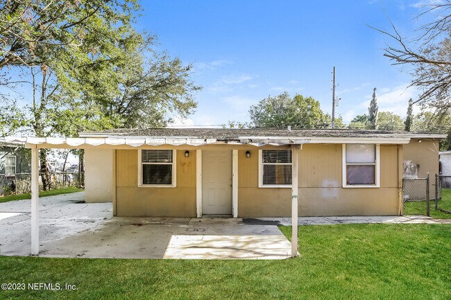 Building Photo - 1411 Palmdale St