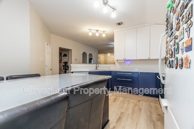 Building Photo - 4112 Cherry Tree Dr