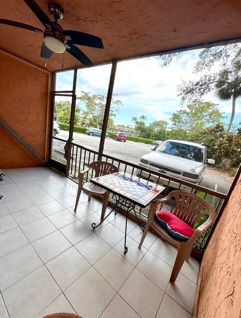 Building Photo - 610 Tennis Club Dr