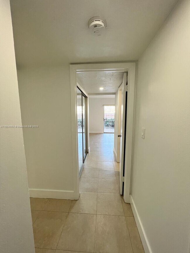 Building Photo - 810 SW 105th Ave