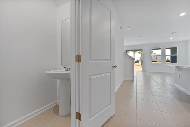 Building Photo - Beautiful New 3-Bedroom Townhome in Davenport — Includes Resort Pool, Modern Clubhouse & Family P...