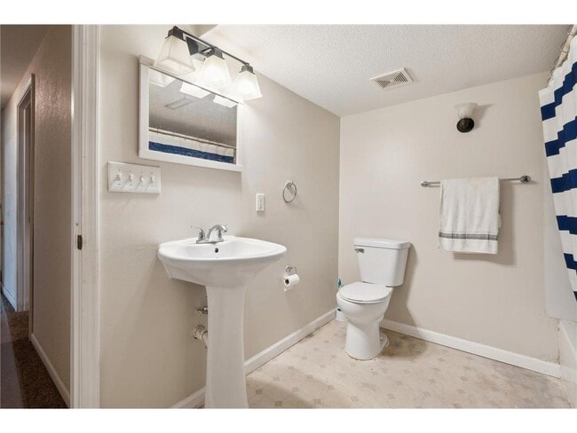Building Photo - 2340 Edinbrook Terrace