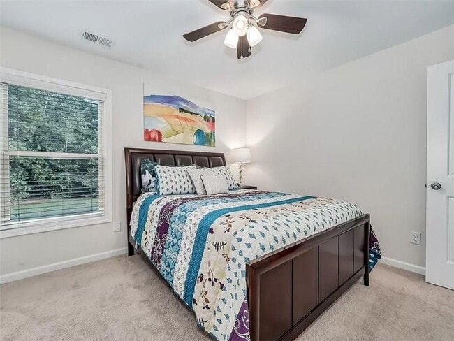 Building Photo - 2160 Greencrest Cir