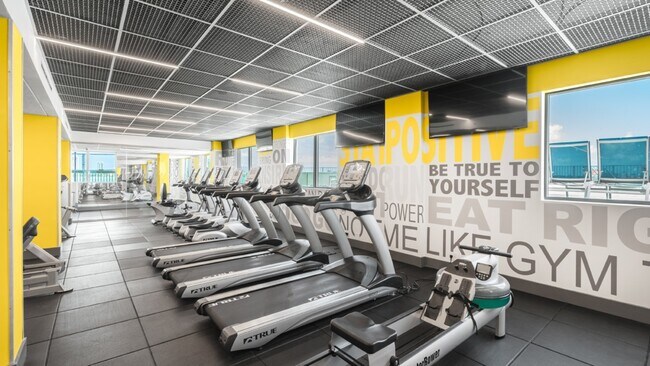 Building Photo - 1900 S Treasure Dr