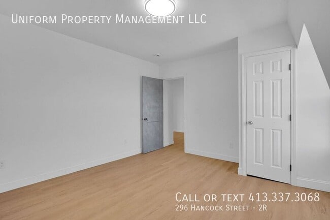 Building Photo - 296 Hancock St