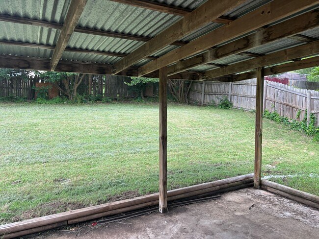 Building Photo - 3/2/1 in Quiet Neighborhood in Denison!