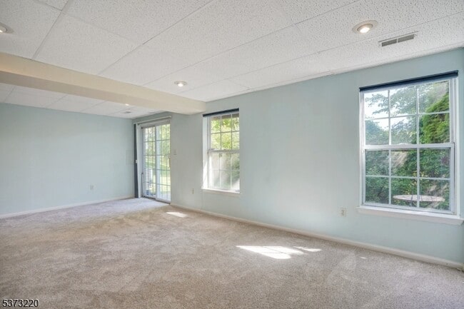Building Photo - 168 Gladstone Dr