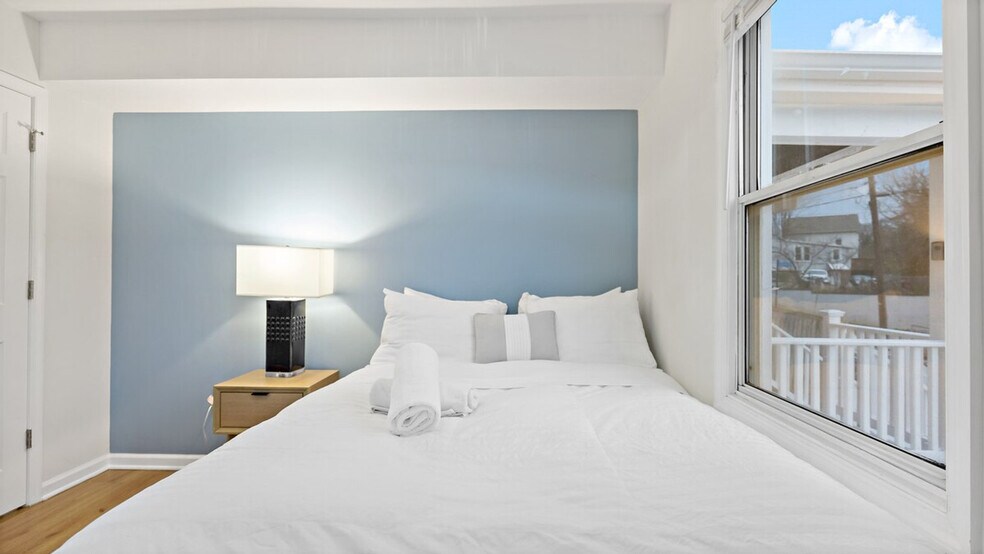 Building Photo - 5545 Davey St