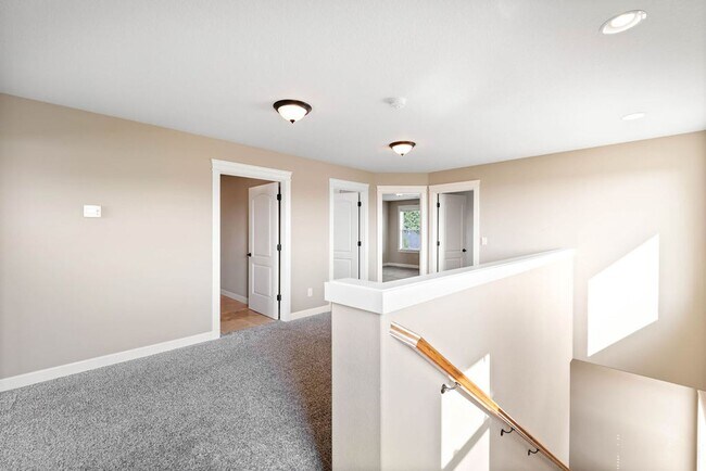Building Photo - Beautiful Gated Fisher’s Landing Townhome with 4 Bedrooms, Gas Fireplace & Central AC