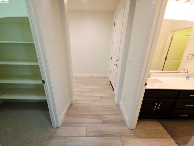 Building Photo - 2488 Remy Cantos Dr